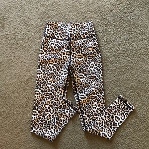 Zyia NWOT 7/8 Brilliant Leopard Scrunchy Leggings